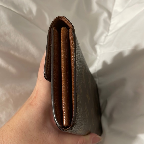 Louis Vuitton Signature Monogram Sarah Wallet - Picture 13 of 16